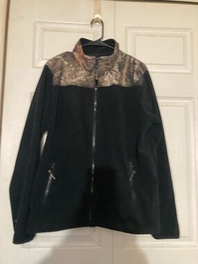 Men’s black zip up fleece L